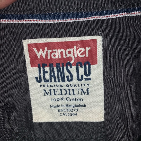 Wrangler men’s M button up shirt - Picture 3 of 3